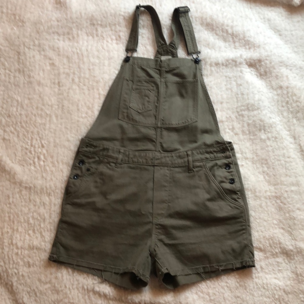 Overall shorts